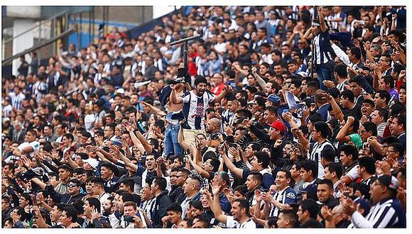 Valió la pena: hincha de Alianza Lima se camufló con polo celeste para ingresar al Nacional (FOTO)