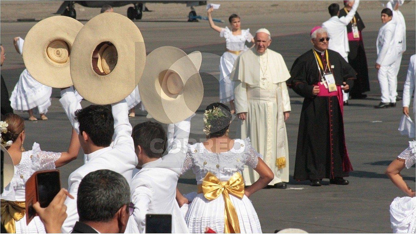 Papa Francisco es recibido al ritmo de marinera en Trujillo (VIDEO) 
