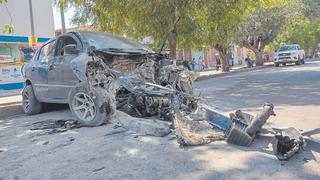 Piura: Automóvil de policía choca contra dos casas y se incendia  