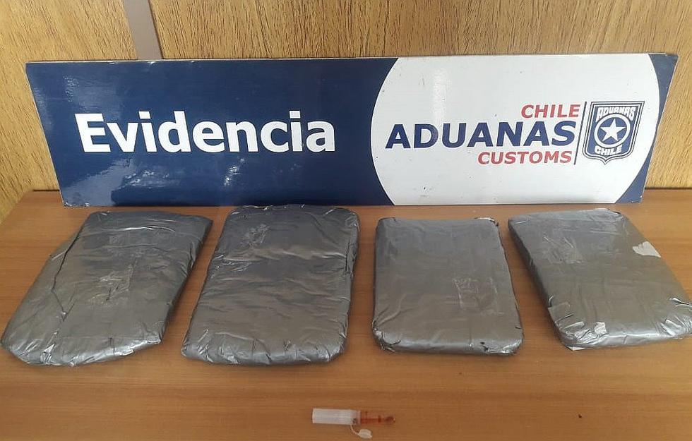 Caen dos peruanos y tres extranjeros con droga tras viajar de Perú a Chile