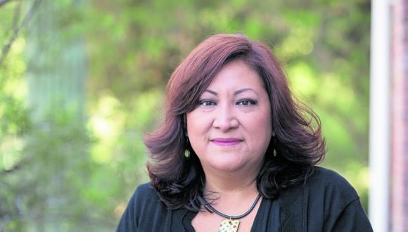 La primera directora latina en la historia de la Escuela de Periodismo de la Universidad de Arizona es peruana. Ella reafirma que con trabajo y estudio se logran los objetivos en la vida