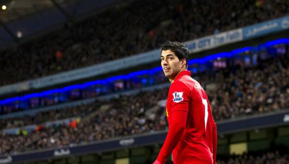 Luis Suárez cumplió su sanción y sería ante titular ante el Manchester United