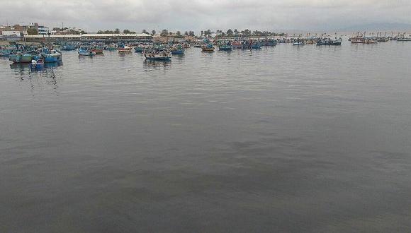Paracas: Denuncian derrame de petróleo en la playa El Chaco