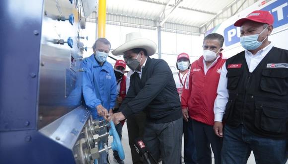 El jefe de Estado también señaló que los peruanos no pueden estar mendigando por el gas. Adelantó que en enero revisarán el contrato con Camisea.