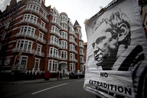Planean llevar a la Corte Internacional el caso Assange