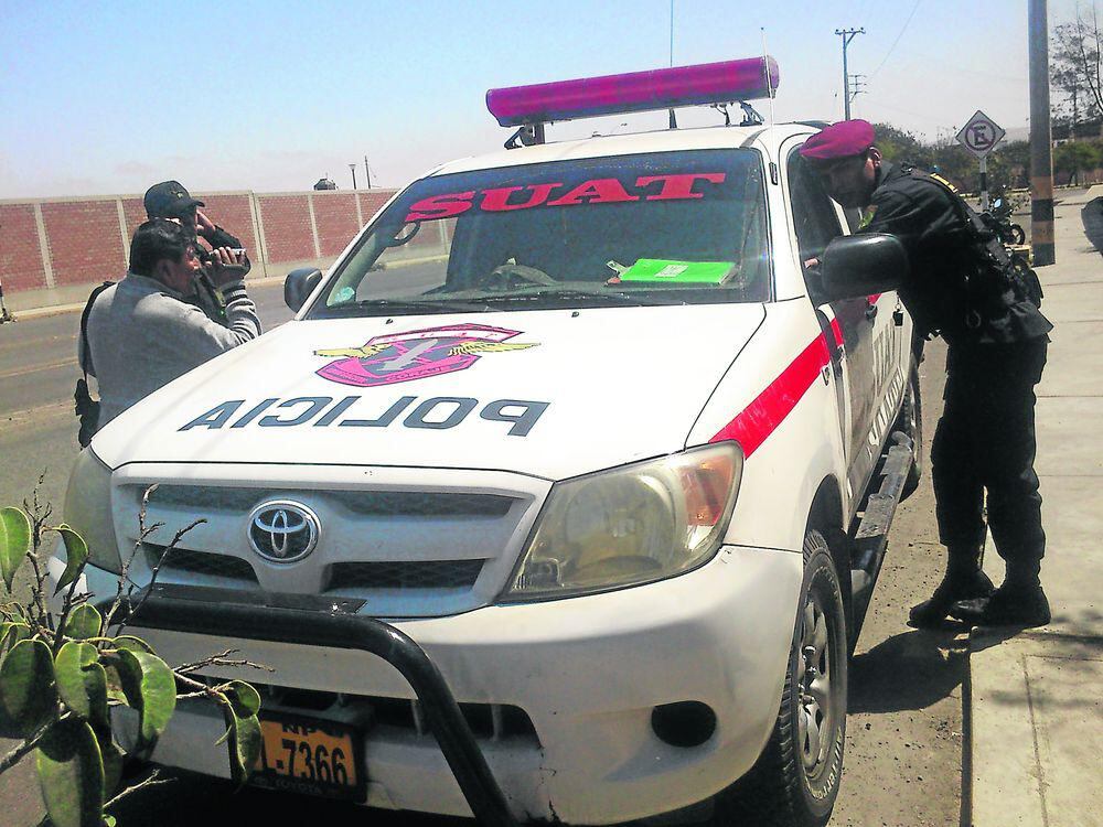 Estafadores engañan a inocente ciudadano con el cuento del fajo de billetes 