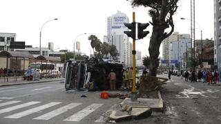 ATU suspende habilitación de bus que se despistó y volcó en la Av. Brasil, en Jesús María