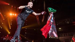 Eros Ramazzotti agredió a fan en el aeropuerto de México