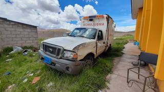 Ambulancia siniestrada se encuentra abandonada en hospital de Azángaro