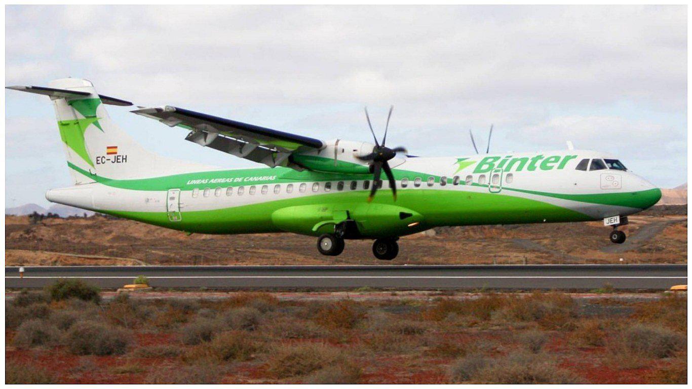 Hombre expulsado de avión por racismo en España: "Fuera de aquí. No quiero negras a mi lado"