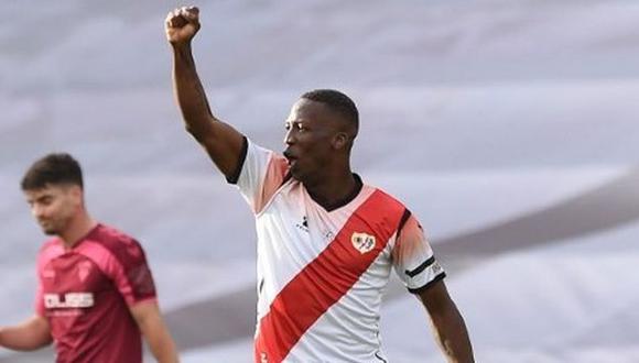 Luis Advíncula ha participado en 26 partidos de Rayo Vallecano en LaLiga SmartBank. (Foto: AFP)