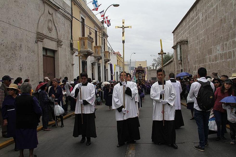 Señor de los Milagros derramó bendiciones en multitudinaria procesión (FOTOS)