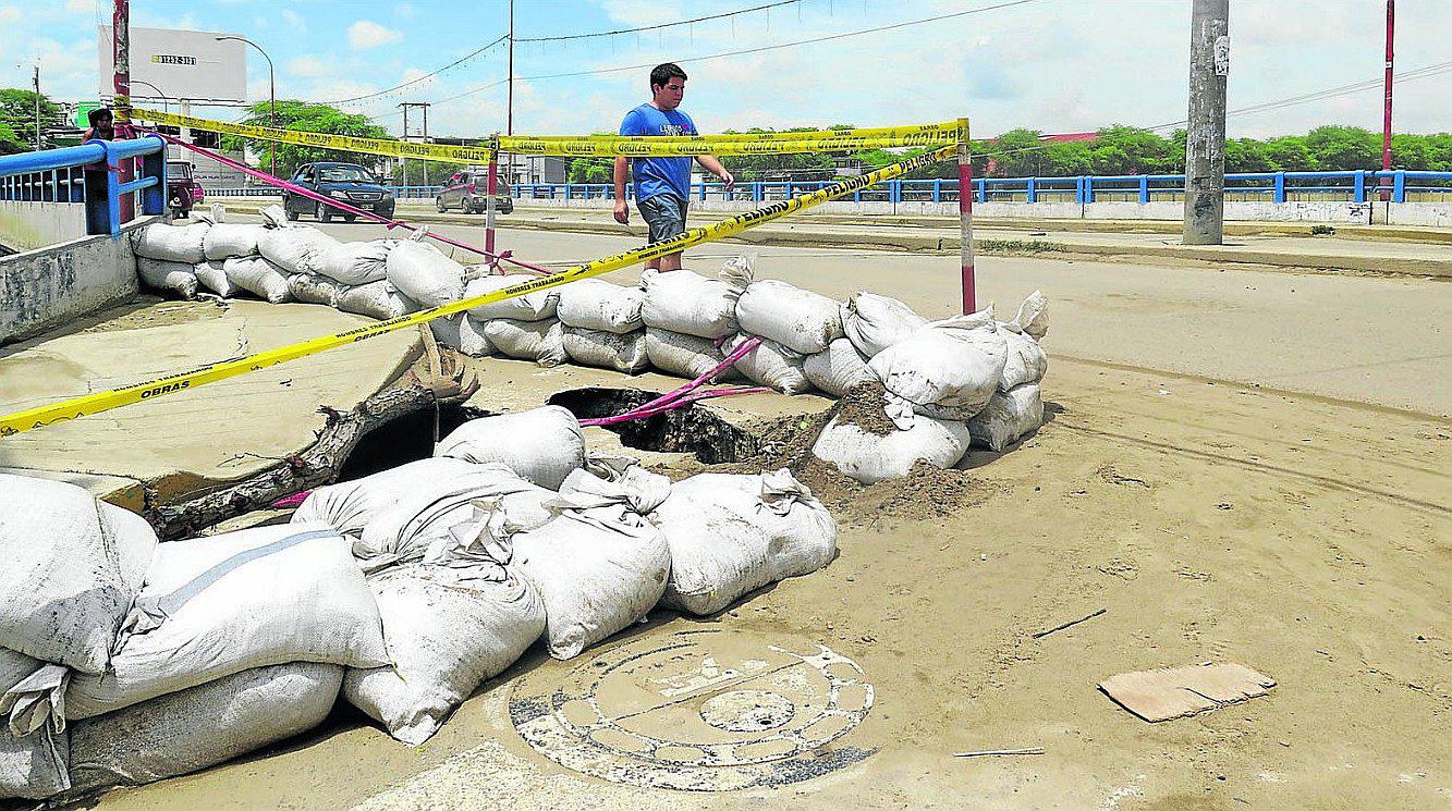 Piura: Los huecos en los puentes son un  verdadero peligro