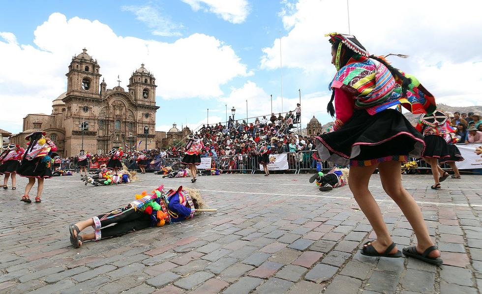 Vive las Fiestas del Cusco con las mejores imágenes del desfile escolar (FOTOS)