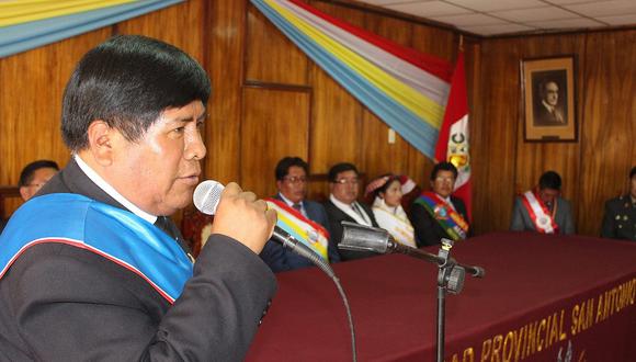 Gobernador Luque justifica constantes ausencias en la región Puno 