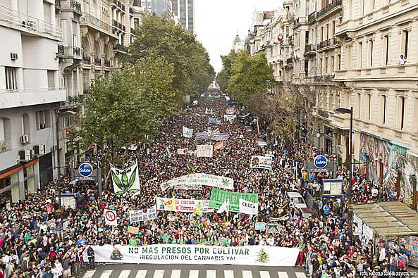 Miles de personas en todo el mundo marchan para legalizar la marihuana 