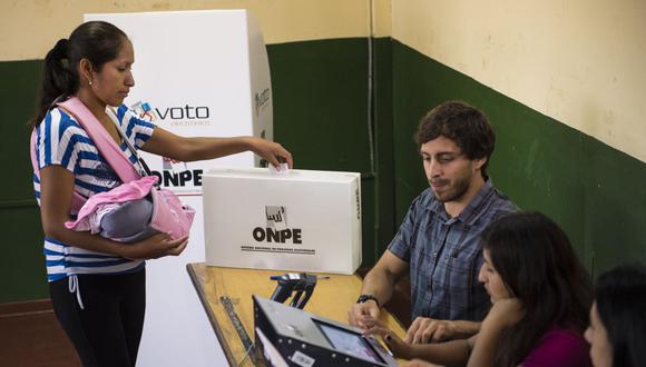 Los ciudadanos están a la expectativa de saber qué local de votación les asignaron. (Foto: Martin Bernetti / AFP)