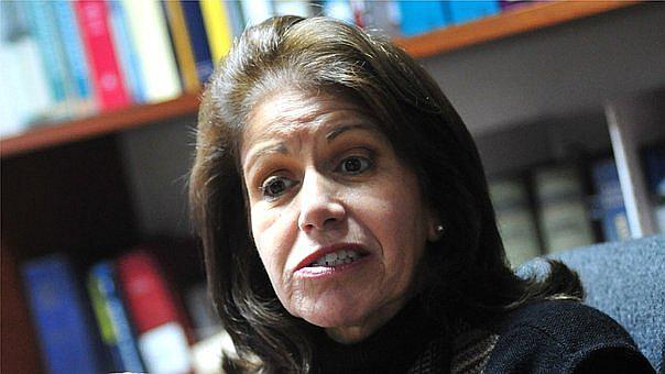 Lourdes Flores Nano: "Dos poderes se reclaman titulares de una fuerza que ninguno tiene"