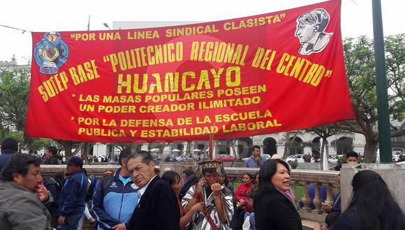 Plaza San Martín: Maestros en huelga se reúnen para esperar resultados de dialogo con PPK