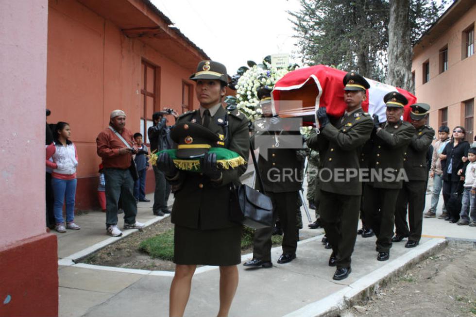 Restos de Téc.3 EP  Johny Amador Huatarongo llegan a cuartel de Huancayo 