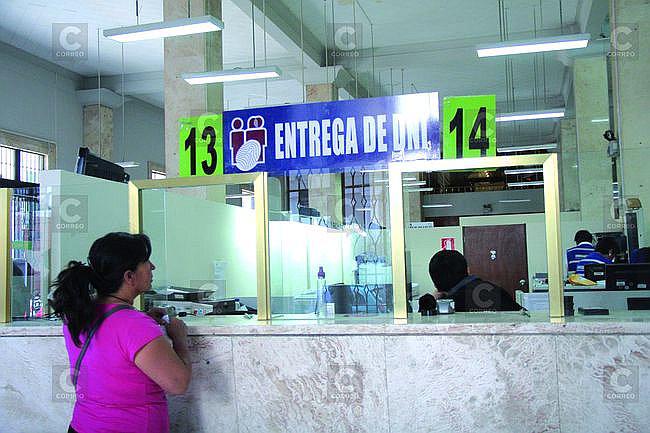 RENIEC amplia horarios de atención para recoger DNI
