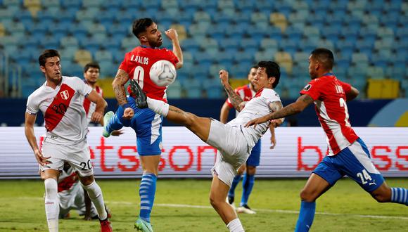 El mal estado del campo del Olímpico Pedro Ludovico Teixeira para el Argentina vs. Ecuador. (Foto: EFE)