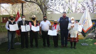 Rinden homenaje a poetas lonccos arequipeños