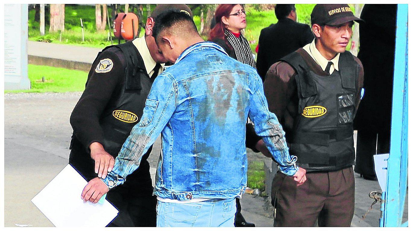 Detectores de metal y control biométrico para examen  de admisión de UNCP