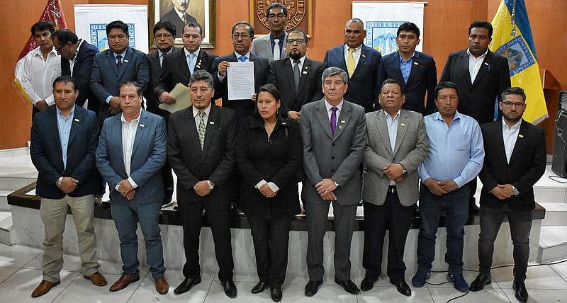 Regalo de Año Nuevo para alcaldes, Gobierno incrementa sueldos