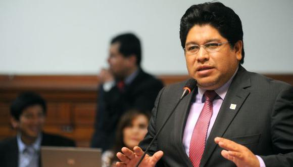 Rennán Espinoza, quien renunció a Somos Perú, se inscribió como militante de Victoria Nacional en el 2020. (Foto: Congreso)