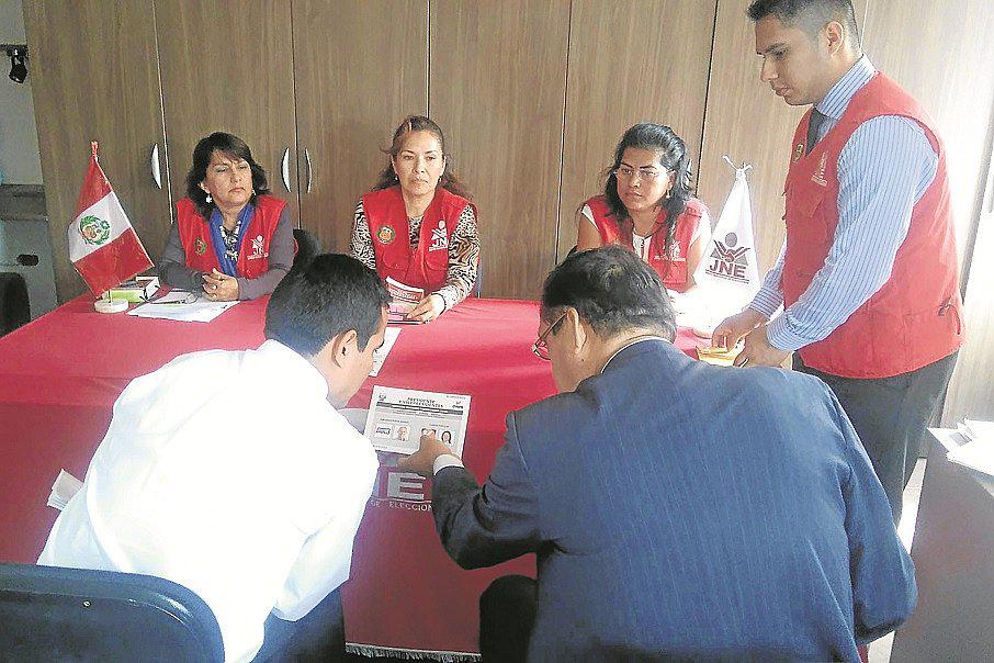 Más candidatos en la cuerda floja