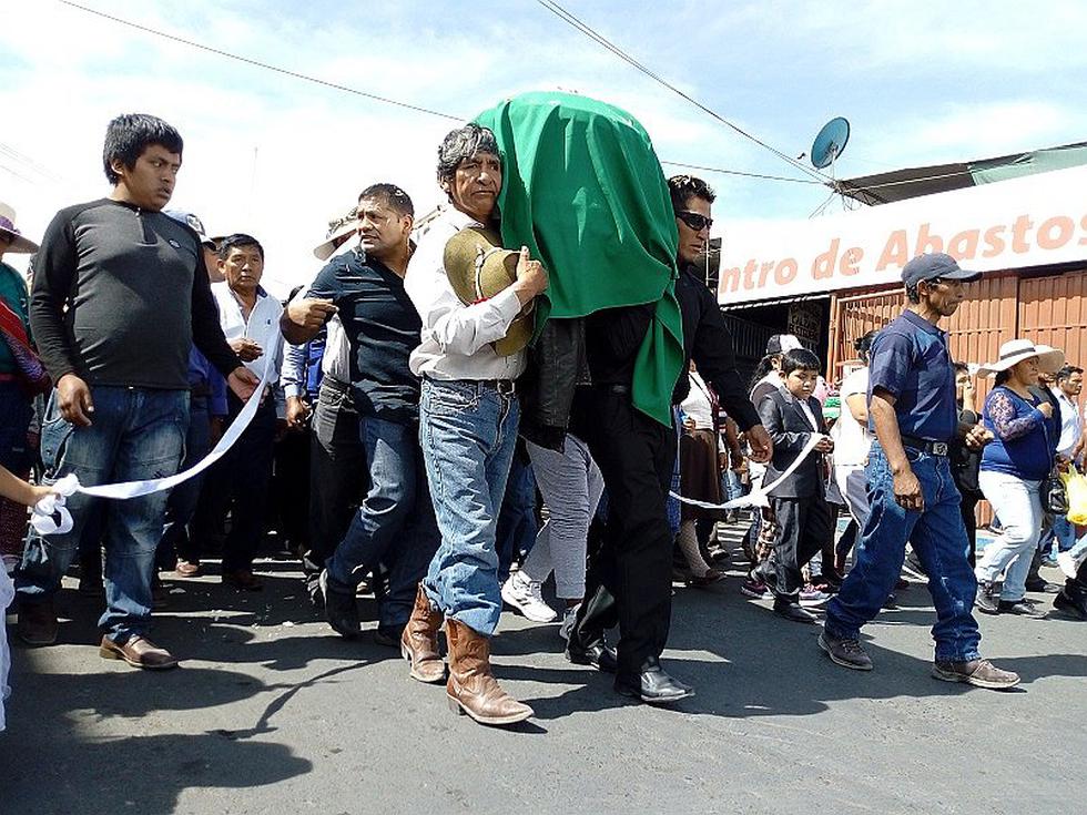 Sepultan restos de joven boxeador que murió tras caída de miniván al