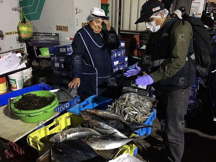 ​Decomisan 38 kilos de pescado en mal estado en Terminal Pesquero Río Seco