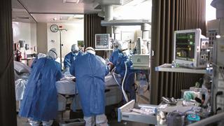 Colegio Médico pide a Ministra de Salud equipos de protección para galenos que atienden a pacientes COVID-19