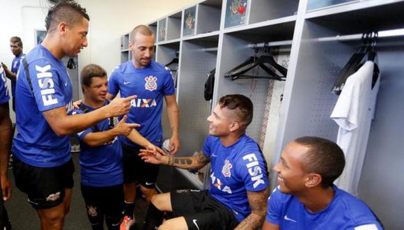 Paolo Guerrero recibió a joven con Síndrome de Down hincha del Corinthians 