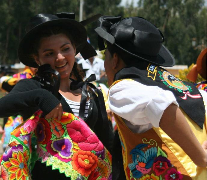 Huaylarsh inicia en Huancán con Takanakuy 