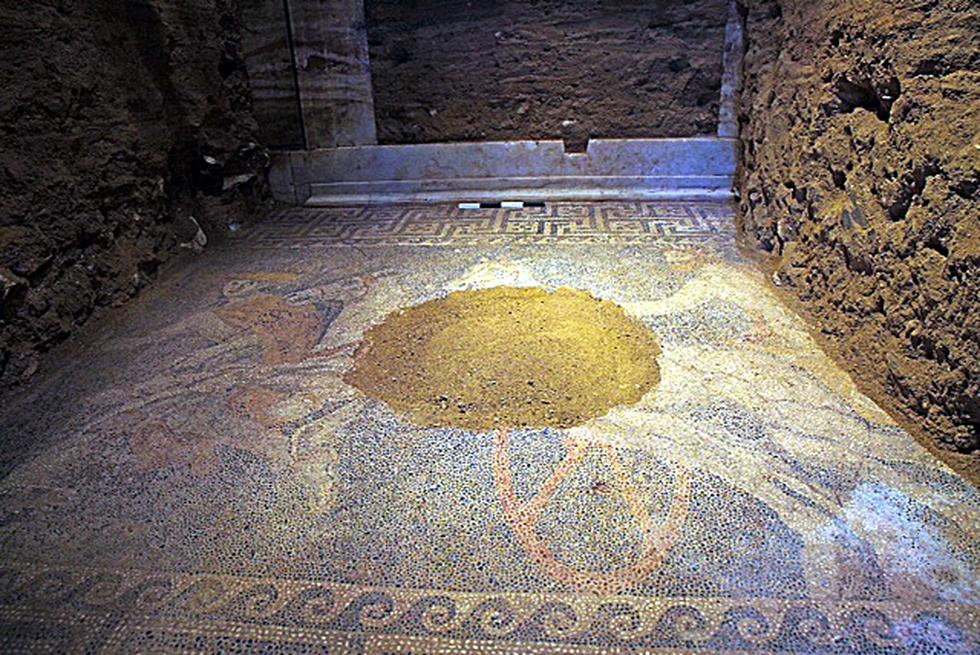 Grecia: Descubren gran mosaico en misteriosa tumba de Macedonia (FOTOS)