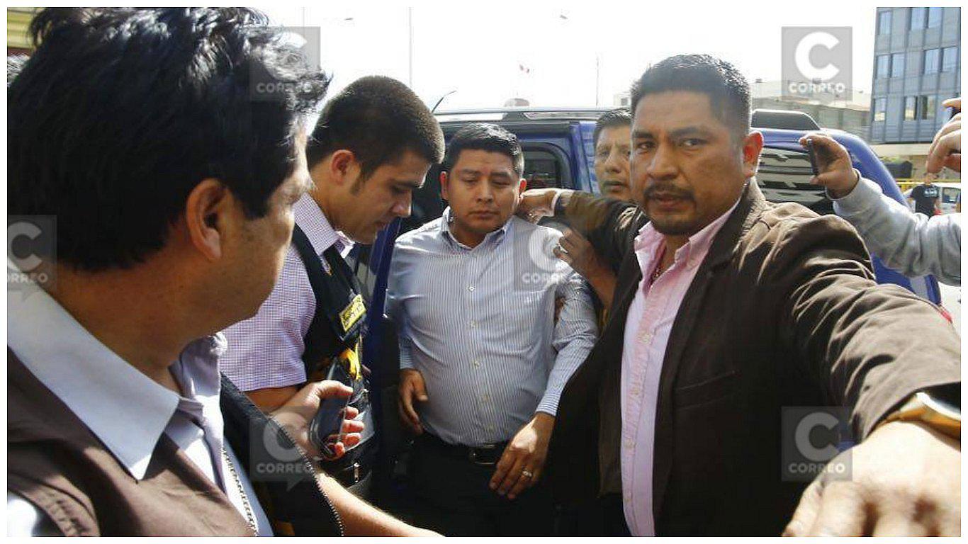 Las Malvinas: Johnny Coico y su esposa se presentan en la Dirincri por muerte de jóvenes en incendio (VIDEO)