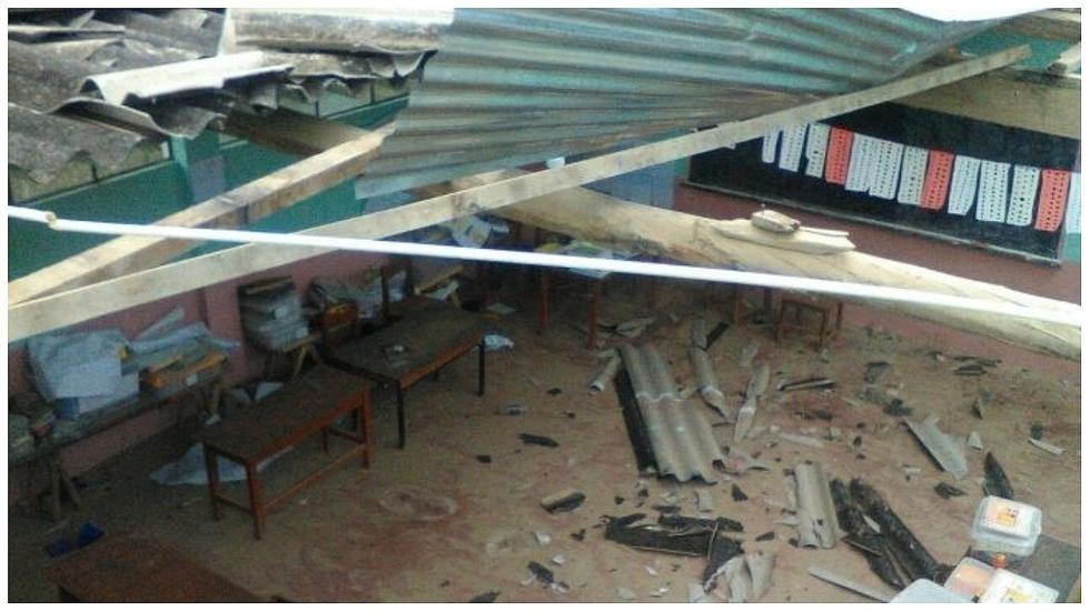 Fuertes vientos destruyen techos de colegios y viviendas en Ayabaca