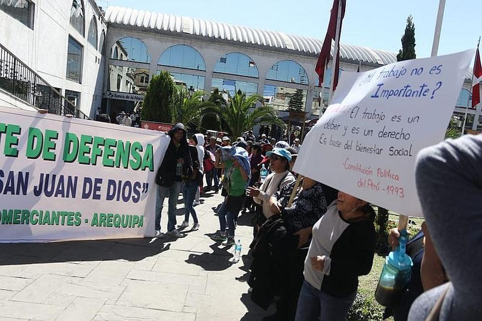 ​Comerciantes protestan contra la implementación de ciclovía en Arequipa (FOTOS)