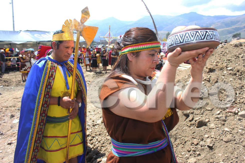 Con ritual mágico preparan pachamanca más grande del mundo (FOTOS)