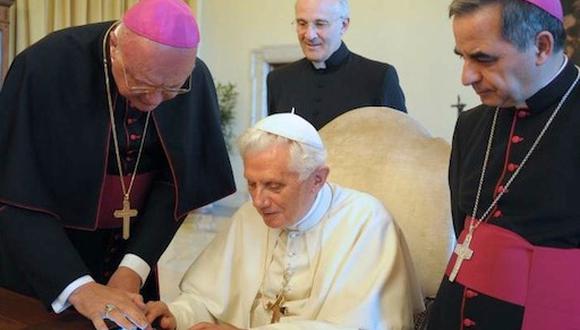 Peruanos entre los que más siguen al Papa en Twitter 