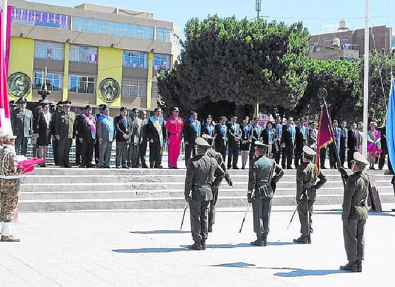 ​San Román celebró Aniversario Patrio con  izamiento de la bandera y desfile