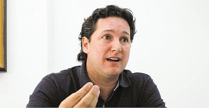 Daniel Salaverry respalda a Valdez ante el Minsa