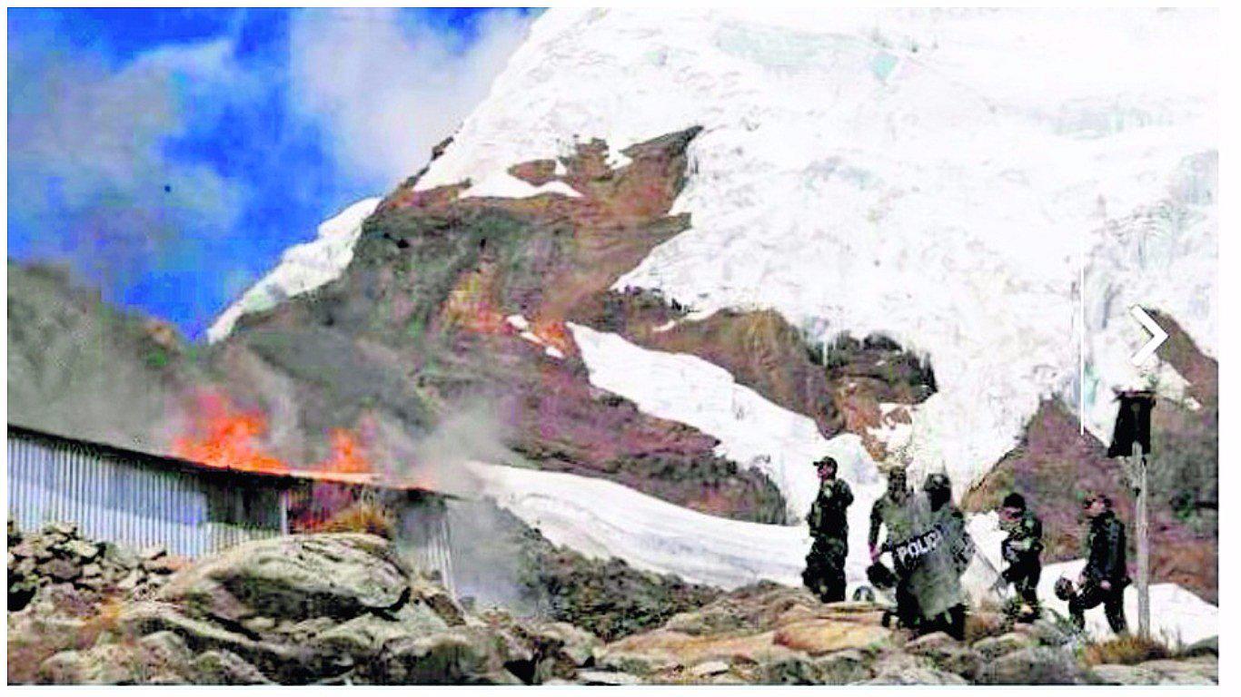Huascarán: turismo, smog y quema de basura afectan al nevado 