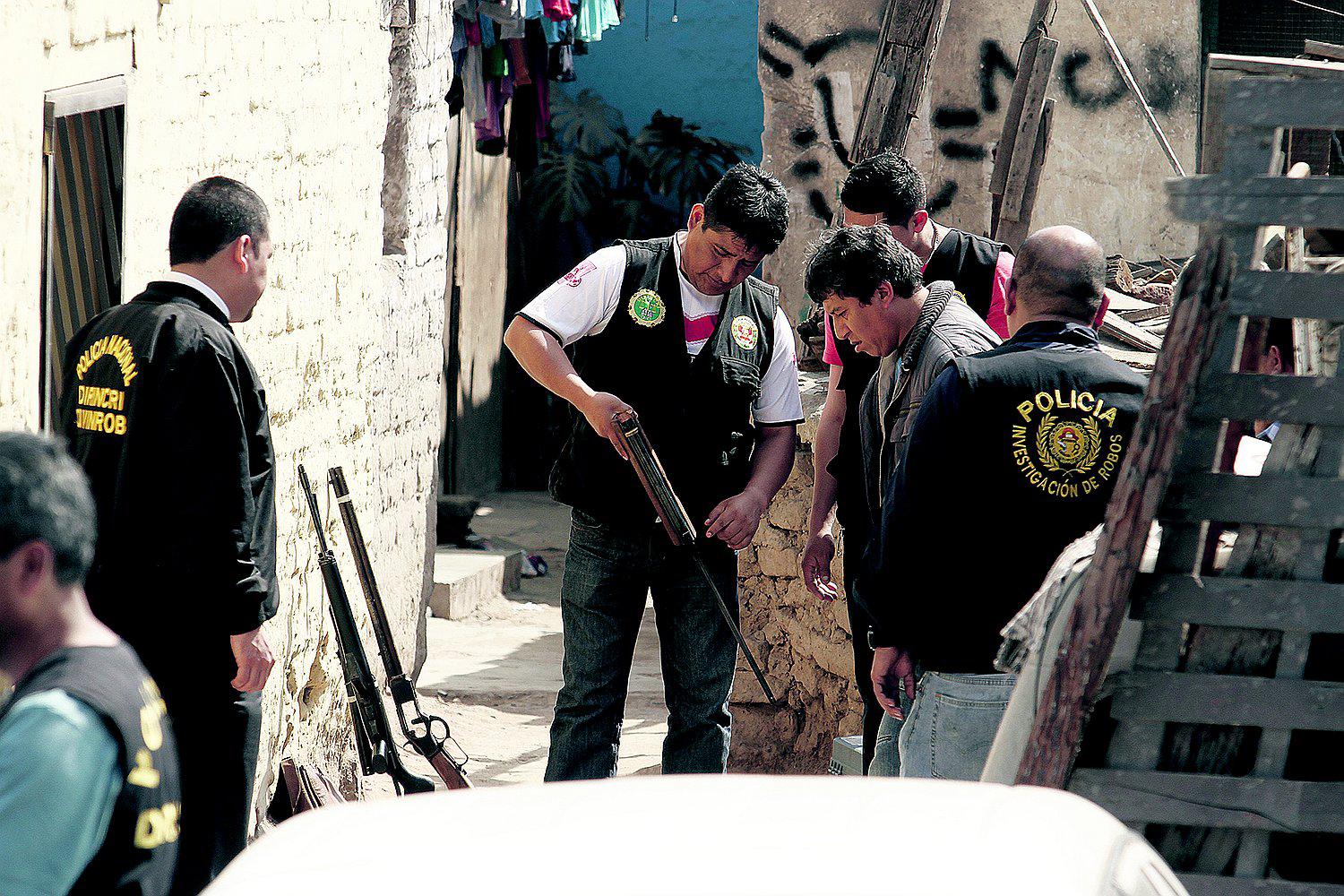 Hallan granadas de guerra en casa de militar investigado por venta de explosivos a bandas