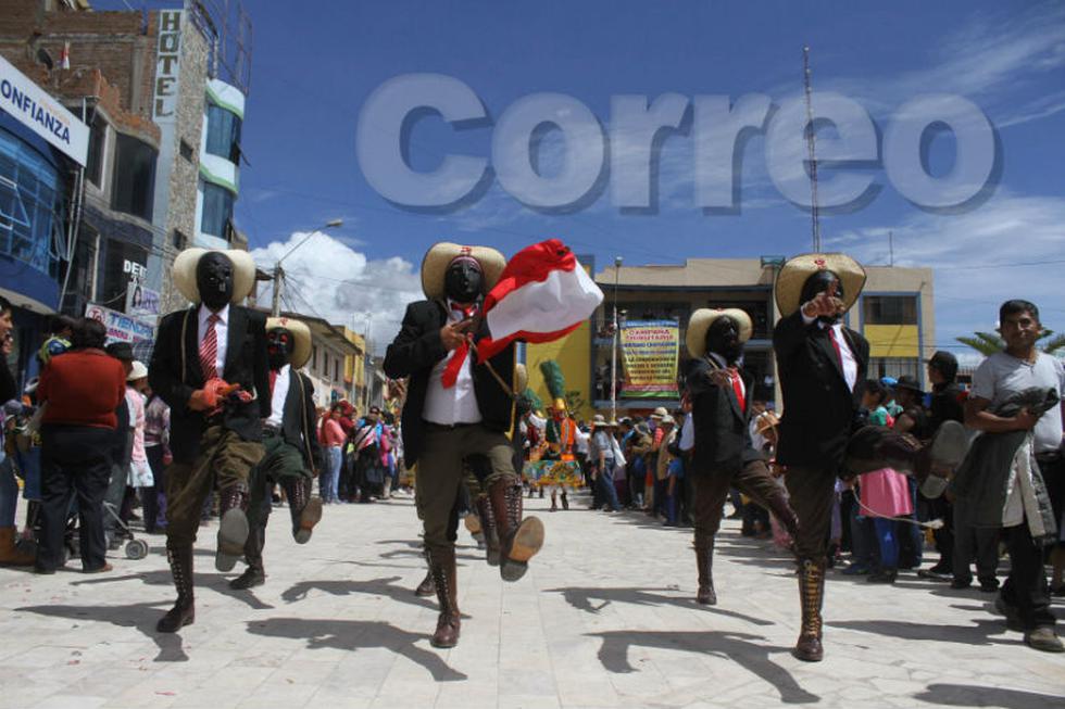 Los Shapis demuestran  devoción por la santísima 'Cruz de Mayo' (FOTOS)