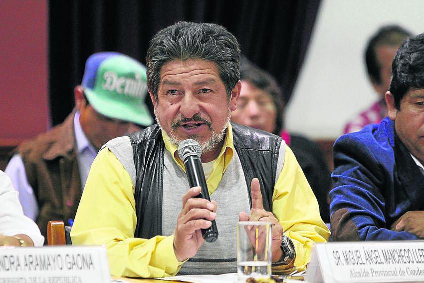 Alcalde de Condesuyos denuncia irregularidades en obra de presa Arata