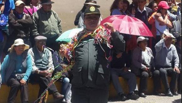 Carnavales: ​Varón es detenido por bailar con uniforme de policía en Puno