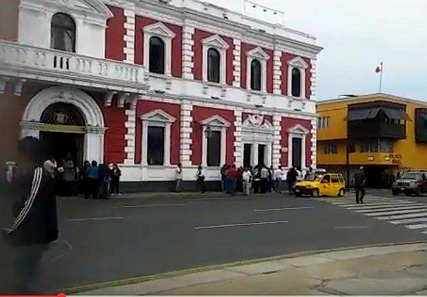 Trujillo: Trabajadores salieron de sus oficinas tras fuerte temblor (Vídeo) 